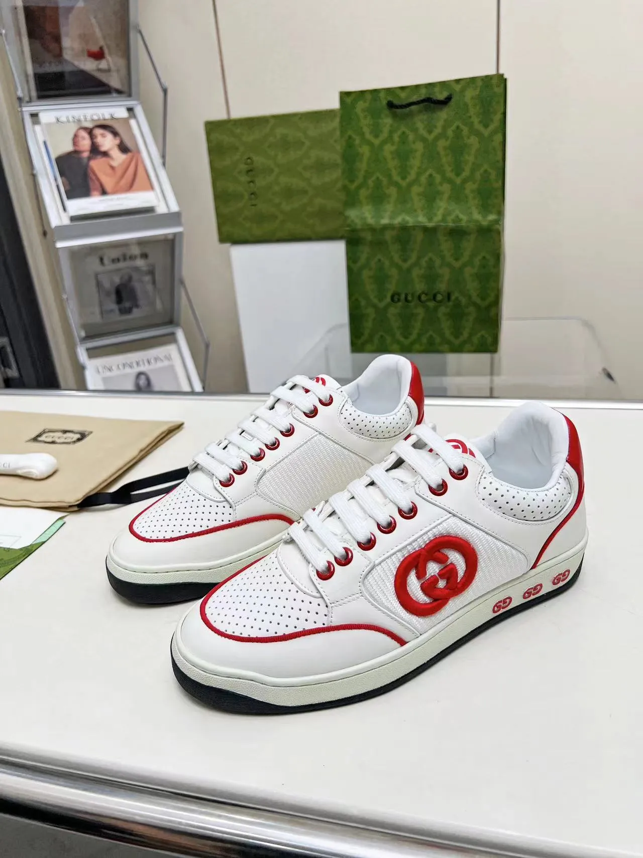 P620 💞💞Gucci G Home’s latest popular sports shoes, couple’s style, casual, retro white shoes 🌸🌸🌸 New popular series. The exquisite and compact interlocking double G logo romantically interprets the aesthetic concept of this series. Made of off-white leather, retro inspiration is cleverly blended into the sneaker design to reinterpret the brand logo. Exquisitely packaged at the delivery counter 🛍📦 ▪️Fabric: Original custom-made imported first-layer cowhide leather ▪️Lining: Original custom-made imported cowhide lining ▪️Outsole: Original molded two-color TPU outsole ▪️Size: Women's 35-40 / Men's 39-45